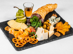 Сырное ассорти с мёдом